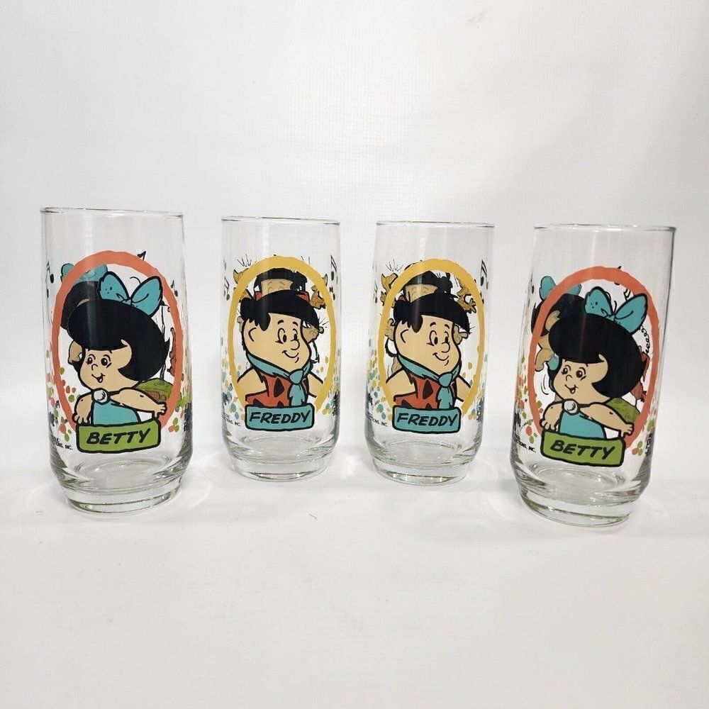 4 - 1986 Pizza‎ Hut Flinstones Kids Collectible Glass Cups - Betty & Freddy